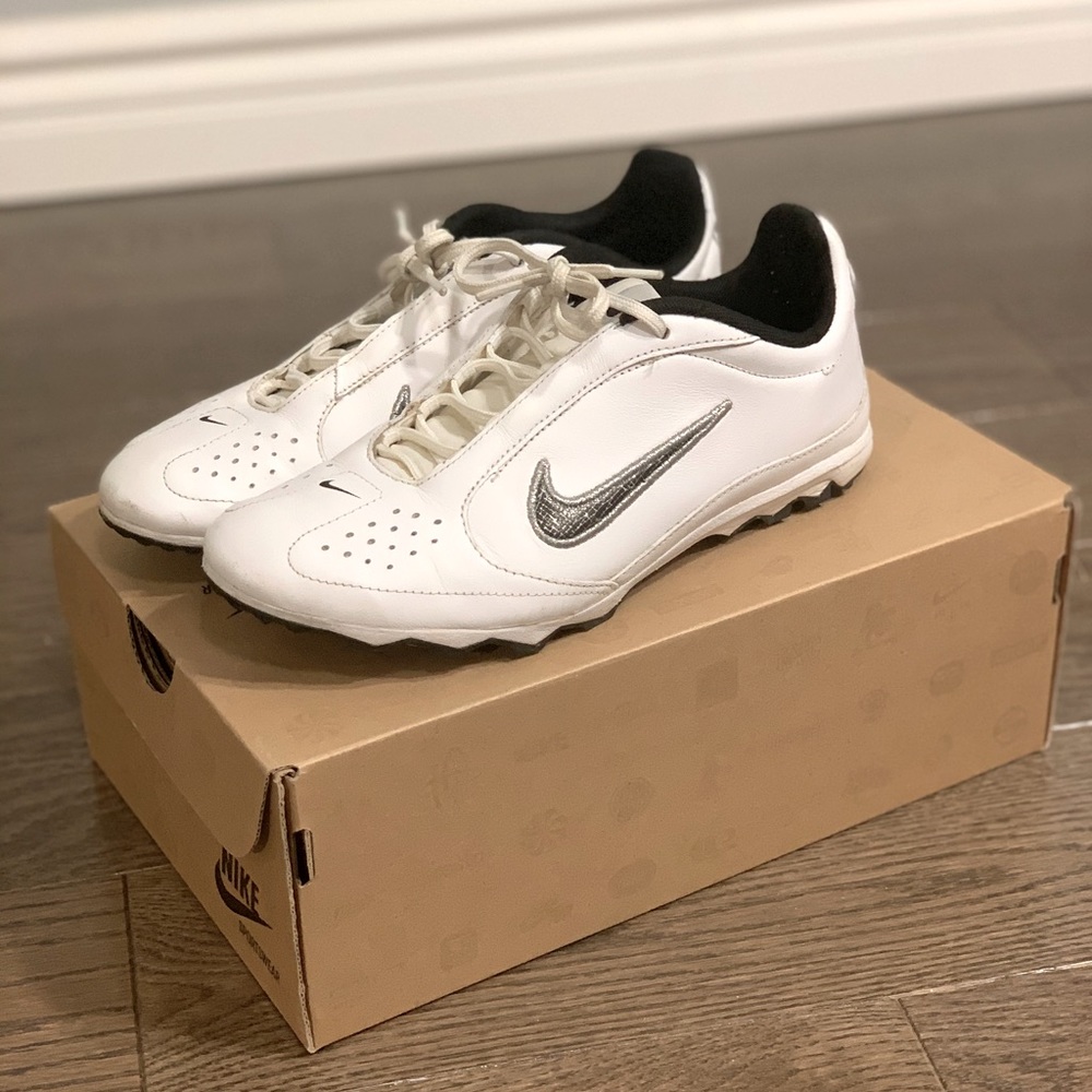 ⭐️ Host Pick - Nike Women’s Everlasting Sneaker